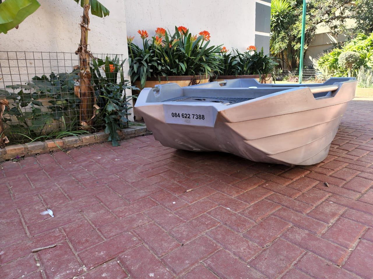 Full House Manta 2.6 Boat